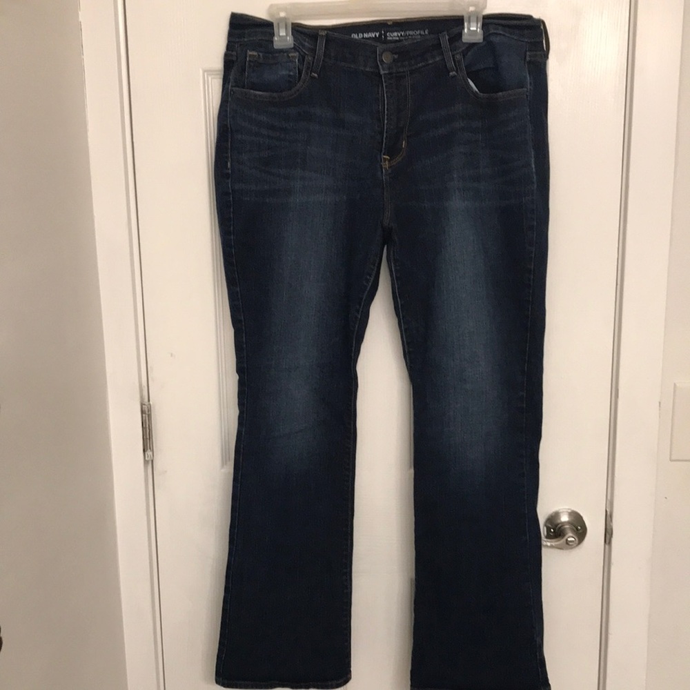 Curvy profile Old Navy jeans- mid rise size 14